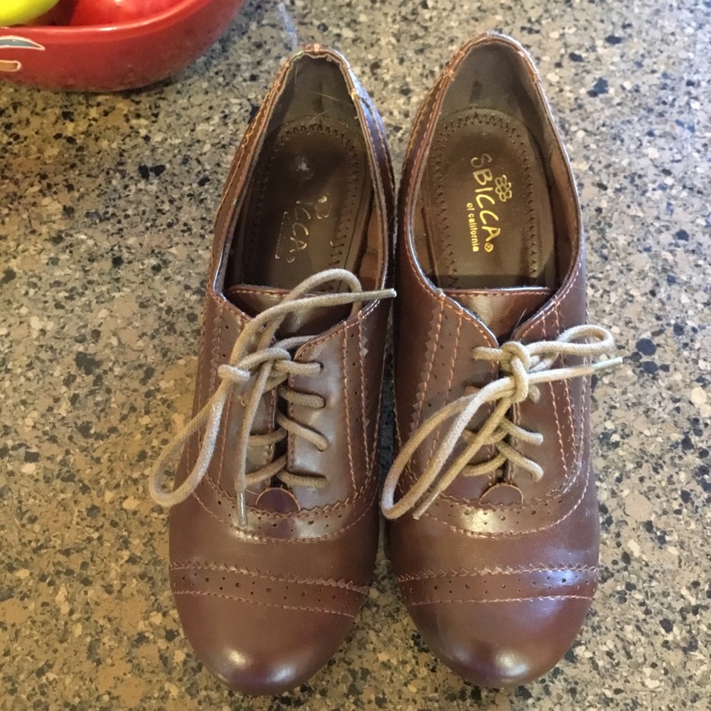 SBicca brown oxford heels size 7